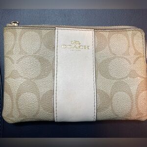 Coach Signature Canvas Wallet Zip Closure Beige Stylish & Functional